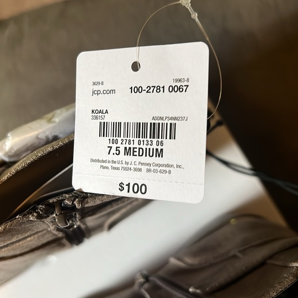 Liz Claiborne Light Beige Booties. Never worn with tags - Picture 2 of 5